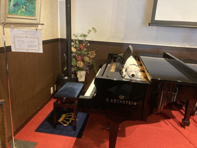 高級ピアノがオフィス街で弾ける。港区「ピアノカフェ ベヒシュタイン」さんに行ってきました！