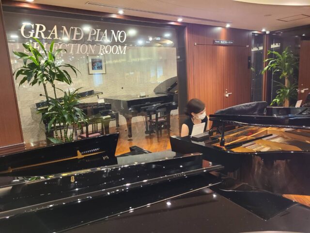 ヤマハのセミコンサートグランドピアノを試弾