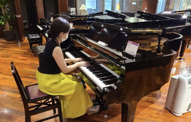 ヤマハの1200万円のフルコンサートピアノを試弾