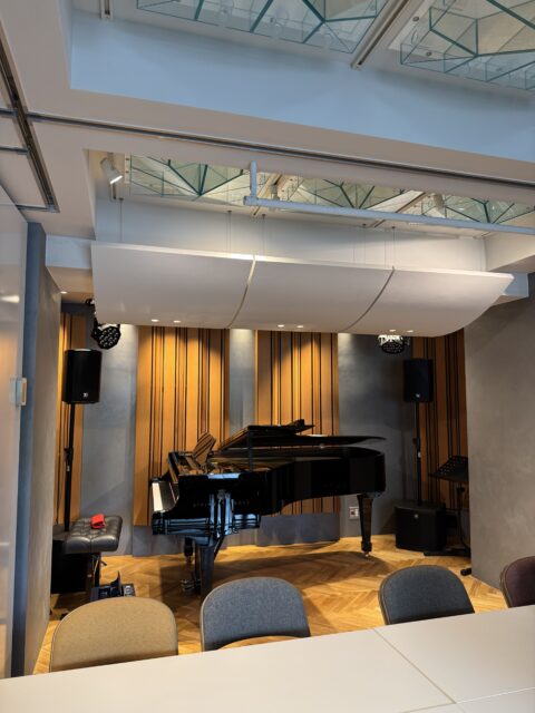 東京恵比寿の防音ホール EBISTA(エビスタ)さんの内観・天井